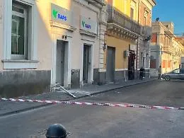 Bancomat fatto esplodere nella notte, ma "salta" anche il  colpo 