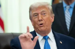 Iran, Trump: &laquo;Teheran ci tratta da stupidi, eravamo vicini all'accordo&raquo;