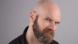Tyler Mane e il tumore al seno maschile: la diagnosi inattesa spiegata dagli esperti 