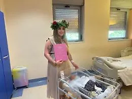 Diventa prima mamma e poi dottoressa: a Messina una donna si laurea nella stanza d'ospedale a meno di 48 ore dal parto