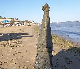 Pozzallo, bomba della Seconda guerra mondiale riaffiora in spiaggia: scatta l'allarme