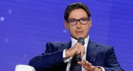 Pauroso incidente per Pier Silvio Berlusconi: suv distrutto in un frontale, lui esce quasi illeso