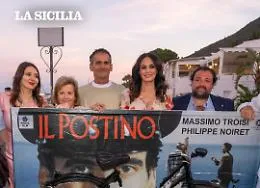 "Il nostro Maradona": l'omaggio a Massimo Troisi nell'isola de Il Postino 