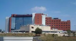 Incendio all&rsquo;esterno dell'ospedale Borsellino di Marsala: rogo subito circoscritto dai vigili del fuoco