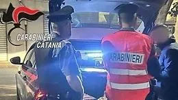 Ubriaco alla guida di una  city car per le strade di Randazzo: i carabinieri lo fermano e lo denunciano