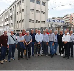 Al Vaccarini dopo 50 anni: la 5B ritorna tra banchi e ricordi