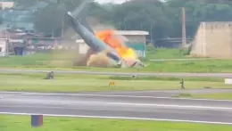 L'An-32 indiano esce di pista e prende fuoco, cinque morti, un sopravvissuto: il video dell'incidente