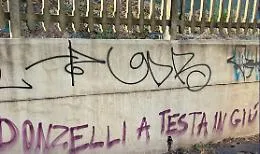 &laquo;Donzelli a testa in gi&ugrave;&raquo; sui muri di Firenze: ondata di indignazione anche in Sicilia