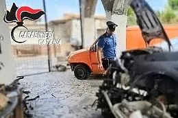 Carrozzeria abusiva e sversamenti di oli esausti a Belpasso: denunciato 37enne