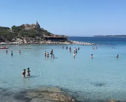 Per la spiaggia di Punta Molentis il passo indietro del Comune ma restano regole precise