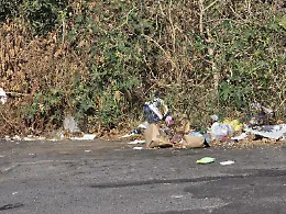 Ognina, bellezza offuscata dai rifiuti: residenti e contribuenti chiedono pi&ugrave; pulizia