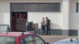 Tentano colpo ad un supermercato di Acireale con auto-ariete ma fuggono prima dell'arrivo dei carabinieri