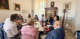 Il doppio binario di Palazzo di citt&agrave;: indennit&agrave; in salita per la politica, mentre per altri il conto rimane a zero