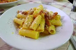 Le 5 regole d'oro per non rinunciare ai carboidrati e alla pasta (che non fa ingrassare se sai come mangiarla) 