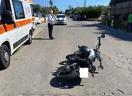 Scontro auto-moto sulla Modica mare, grave un centauro