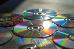Condannato nel 2026 per aver masterizzato cd: la bizzarra pena per una tecnologia che non esiste pi&ugrave; 