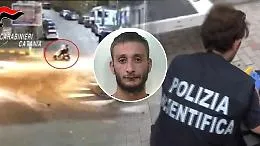 Conflitto armato tra fazioni del clan Cappello: arrestato uno dei motociclisti pistoleri, giubbotto antiproiettili creato coi libri 