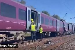 Collisione fra due treni tra Bedford e Luton: morto uno dei macchinisti e diversi feriti gravi