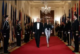 Camere da letto separate per Melania e Donald Trump e un libro svela altro sulla coppia presidenziale