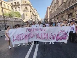 &laquo;Liberiamo il desiderio&raquo;, &egrave; il giorno del Pride: gli orari e tutte le strade chiuse per il corteo  