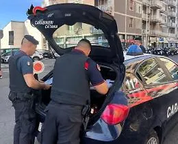 Bonnie e Clyde al contrario a Catania: fingono un regalo romantico e rubano 5mila euro di gioielli