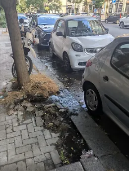 Perdita d'acqua in viale Mario Rapisardi: dopo due giorni nessun intervento
