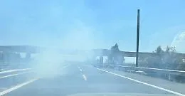  Fuoco sulla Palermo-Catania: fiamme sui due lati della carreggiata, traffico in tilt