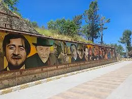 Si inaugura il maestoso murales con "I Grandi di Sicilia": 27 volti di personaggi illustri su una parete di 60 metri