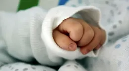 Vittoria, bimbo di un anno muore per sospetta meningite