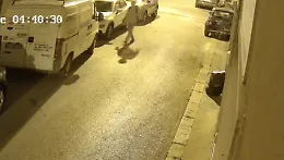 Pozzallo, va in giro incappucciato e di notte danneggerebbe abitazioni e locali
