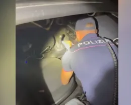 Viale Libert&agrave;, la polizia arresta un pusher "in trasferta": auto carica di dosi