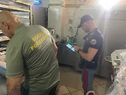 La Polizia in un panificio a Lineri: 150 chili di alimenti sequestrati e multe per violazioni igieniche