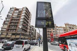 Ondata di caldo miete vittime in Europa: la Spagna registra 212 morti e Parigi resta sotto allarme 