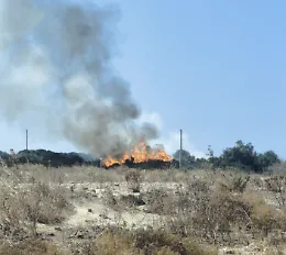 Vittoria, incendio a Mendolilli: il fenomeno dei roghi non accenna a placarsi
