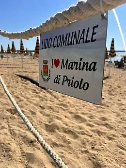 Priolo Gargallo, servizi di guardiania imposti su lidi e parcheggi: cinque arresti per estorsione, armi e spaccio