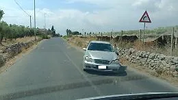 Comiso, scontro violento tra due auto: tre feriti