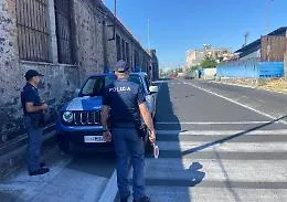 La barberia era  nel vano scala a Librino: scoperta e sequestrata dalla Polizia