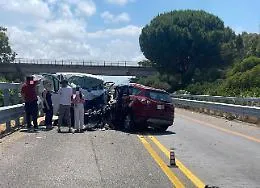Buonfornello, un'auto invade la corsia opposta e si scontra con un furgone: due morti e un ferito.