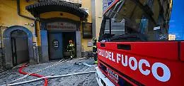 Chiusa in casa con la babysitter senza vita: neonata salvata dai vicini grazie al suo pianto ininterrotto
