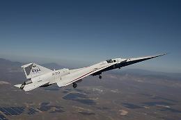 Oltre il muro del suono senza fare rumore: come funziona l'X-59 della Nasa