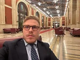 Niente passo indietro: La Vardera dribbla la candidatura e scende in piazza per l'acqua