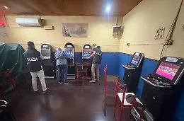 Finto circolo, vero casin&ograve;: stangata da 700mila euro a Catania, staccata la&nbsp;spina a 14 slot in un club privato