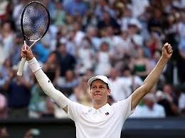 Sinner apre il sipario a Wimbledon: l'esame Kecmanovic per testare il motore