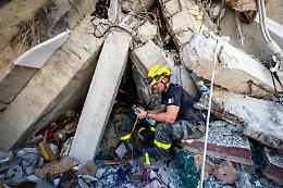 Terremoto, Carlos &egrave; il nuovo "miracolo" del Venezuela: salvato a 12 anni dopo 5 giorni di ricerche