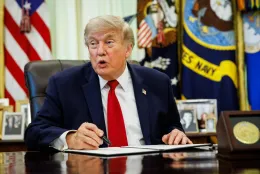 Trump sbanca con le criptovalute: oltre un miliardo tra royalty, token e accordi legali