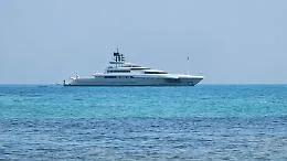 Mark Zuckerberg avvistato a Realmonte: il suo mega yacht infiamma l'estate in Sicilia