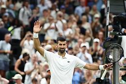 Novak Djokovic batte Stefanos Tsitsipas in tre set e va al terzo turno di Wimbledon
