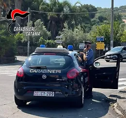 A Valverde 47enne denunciato per allaccio abusivo alla rete elettrica. E aveva anche 30 grammi di marijuana