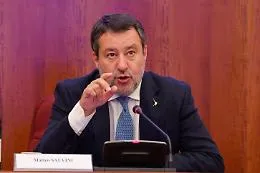 Salvini lancia l'allarme sulle strade italiane: &laquo;9 milioni di veicoli senza assicurazione&raquo;