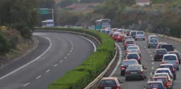 Giornata di passione per il traffico tra A18 e Tangenziale di Catania: un tamponamento e una bisarca in avaria bloccano tutto